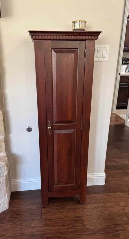 Ethan Allen British Classics Linen Storage Cabinet Excellent Condition