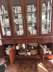 ETHAN ALLEN 18th Century Inlaid Mahogany Chippendale Breakfront China Cabinet