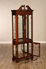 Thomasville Mahogany Chippendale Style Lighted Curio Display Cabinet