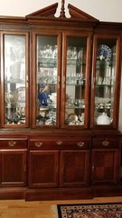 Mahogany Cabinet Queen Anne style Broyhill brand glass doors drawers Dimo lights