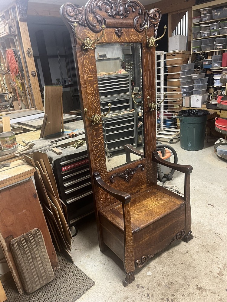 Oak Hall Seat