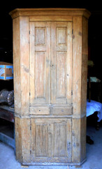 ANTIQUE 18th CENTURY EARLY AMERICAN RAISED PANEL PINE CORNER CUPBOARD
