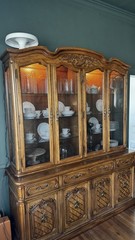 Thomasville 1980 Vintage Oak China Cabinet With Light Display