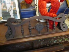 ANTIQUE VICTORIAN WALNUT CLOGH & WARREN PUMP ORGAN. VG TO EXC COND. W/C PICKUP