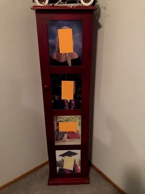 Great condition Vertical Cabinet with 4 slots for 8×10 photos