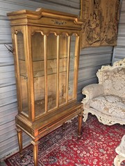Vintage Weiman Italian Hollywood Regency Style Gilded Display Cabinet. Gold leaf
