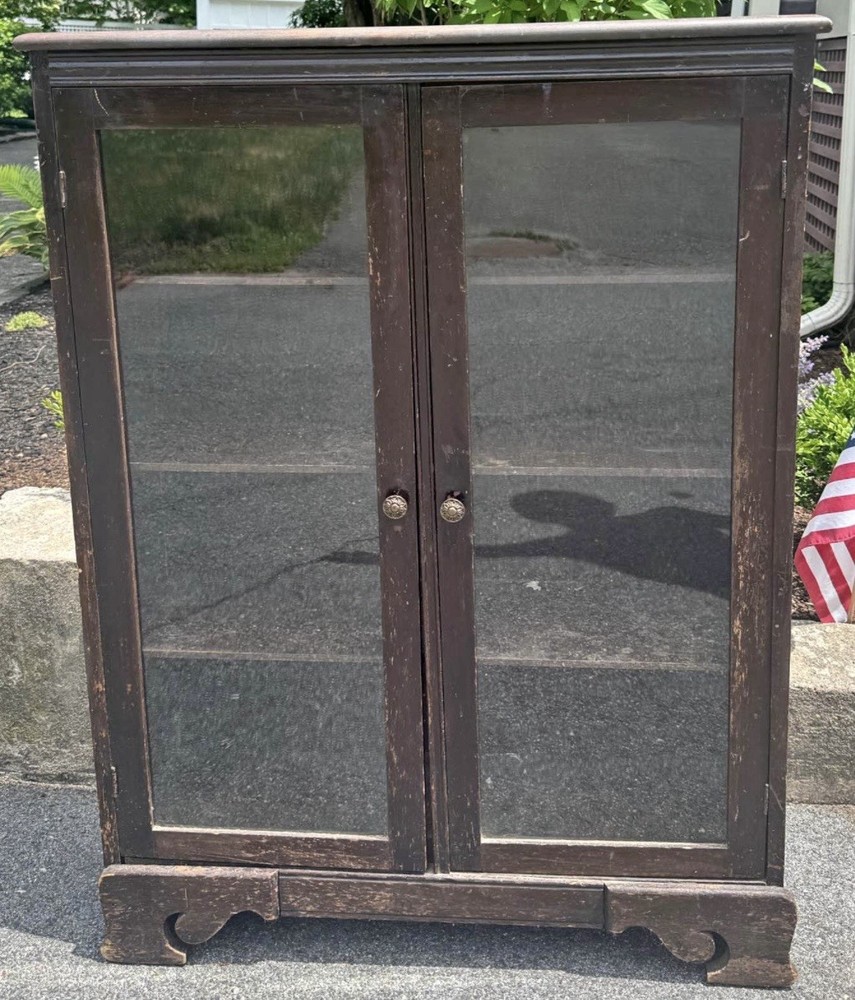 Antique Solid Wood Display Cabinet/Bookcase.