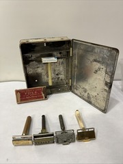 Antique SAFETEE Shaving Cabinet Wall Mount Style With 5 Vintage Assorted Razors