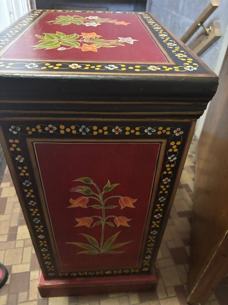 Foreside Hand Painted Wood Bedside Cabinet Floral Red Raised Panel Door