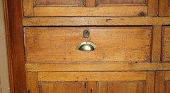 PERFECTLY FORMED ANTIQUE GEORGIAN CIRCA 1780 PANELLED PINE HOUSEKEEPERS CUPBOARD