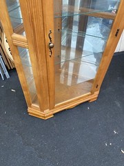 65091 Oak Corner Curio Cabinet with Plate Glass Shelves (BN 05)