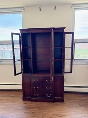 Henredon George III Style Mahogany Breakfront China Cabinet – Glass Doors