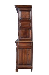 18TH CENTURY FRENCH CARVED WALNUT CUPBOARD