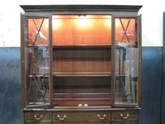Henkel-Harris Virginia Galleries Solid Mahogany Federal China / Display Cabinet