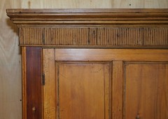 PERFECTLY FORMED ANTIQUE GEORGIAN CIRCA 1780 PANELLED PINE HOUSEKEEPERS CUPBOARD