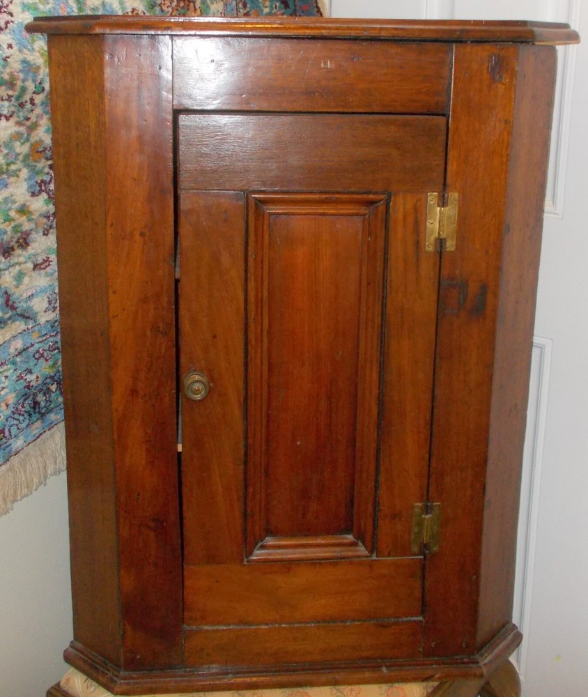 Exquisite Antique GEORGIAN HANGING Corner WALL CABINET