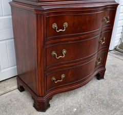 Vintage Chippendale Style Mahogany China Cabinet Hutch Serpentine Swan Neck