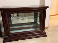 Pulaski Lighted Curio Display Cabinet – Contents Not Included – Excellent Condit