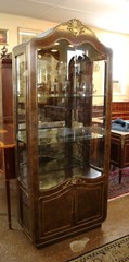 Mastercraft Burled Wood Hollywood Regency Style Display Curio Cabinet