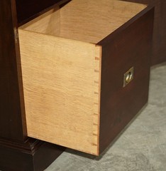 A PAIR OF ANTIQUE REGENCY ADAM REVIVAL FLAMED MAHOGANY PEDESTALS SIDE CABINETS