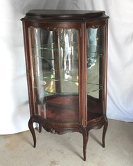 Antique Mahogany Curio Cabinet – Serpentine Glass – Original finish