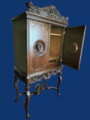 19century French Renaissance Wine Bar, Exquisite Walnut with Ornate Carvings