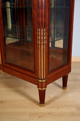 Mercier Frères Paris – Louis XVI mahogany and gilded bronze display case