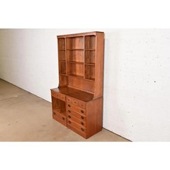 Ethan Allen American Colonial Solid Maple Breakfront Bookcase Cabinet, 1960s