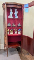 Vintage French Vernis Martin Vitrine – Hand-Painted Serpentine Curio Cabinet
