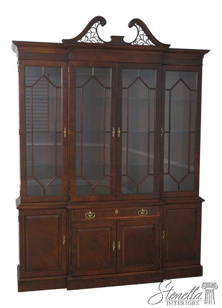 72770: HENREDON 4 Door Mahogany China Curio Cabinet