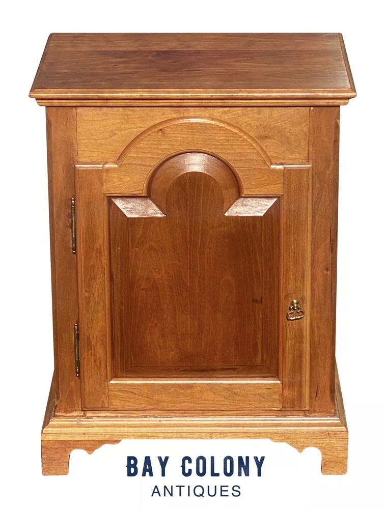 VINTAGE QUEEN ANNE ANTIQUE STYLE PENNSYLVANIA TOMBSTONE DOOR CHERRY SPICE CHEST