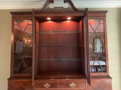 Vintage Baker Furniture Mahogany Georgian Style Lighted Breakfront Cabinet