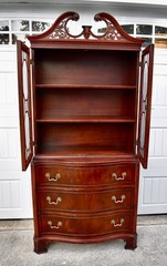 Vintage Chippendale Style Mahogany China Cabinet Hutch Serpentine Swan Neck