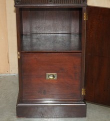 A PAIR OF ANTIQUE REGENCY ADAM REVIVAL FLAMED MAHOGANY PEDESTALS SIDE CABINETS