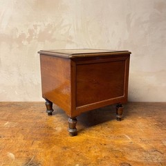 VINTAGE VICTORIAN WOODEN MAHOGANY COMMODE POT STAND CABINET OTTOMAN #4785