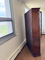 Henredon George III Style Mahogany Breakfront China Cabinet – Glass Doors