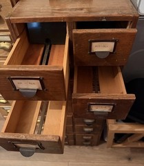 Beautiful Vintage 4 Drawer Library Index Card Cabinet Good Condition