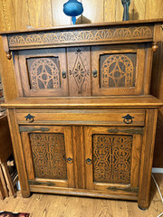 Beautiful vintage Wooden 2 pcs breakfront excellent condition ndition