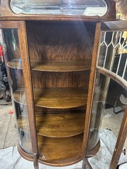 ANTIQUE SMALL AMERICAN OAK CURVED GLASS CHINA CURIO CABINET C 1900