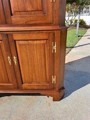 Mahogany Two Part Form Corner Cupboard Crafted By Pug Moore 20th-century