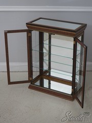 LF71688: Italian 2 Door Etched Glass Decorated Curio Display Cabinet