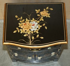 DECORATIVE CHINESE CHINOISERIE GEISHA GIRLS LACQUER SIDE CABINET SOAPSTONE