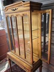Vintage Weiman Italian Hollywood Regency Style Gilded Display Cabinet. Gold leaf