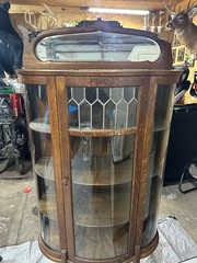 ANTIQUE SMALL AMERICAN OAK CURVED GLASS CHINA CURIO CABINET C 1900
