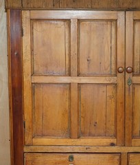 PERFECTLY FORMED ANTIQUE GEORGIAN CIRCA 1780 PANELLED PINE HOUSEKEEPERS CUPBOARD