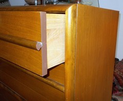 MID CENTURY MODERN CHEST DRAWERS WIDDICOMB T H ROBSJOHN GIBBINGS Label