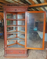 VICTORIAN QUARTERSAWN OAK CORNER CHINA CABINET