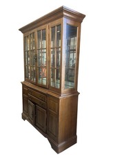 Thomasville Vintage Oak Traditional Style China Cabinet with Hutch – Mirrored Ba