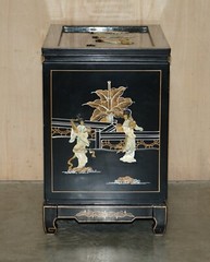 STUNNING VINTAGE CHINESE CHINOISERIE GEISHA GIRLS LACQUER SIDE CABINET SOAPSTONE