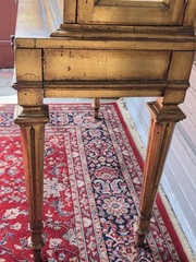 Vintage Weiman Italian Hollywood Regency Style Gilded Display Cabinet. Gold leaf